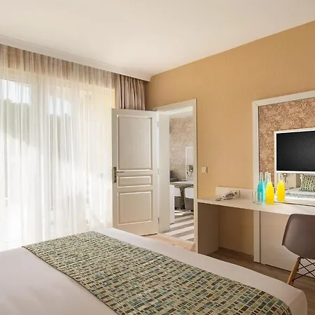 Hotel Marina White Sands